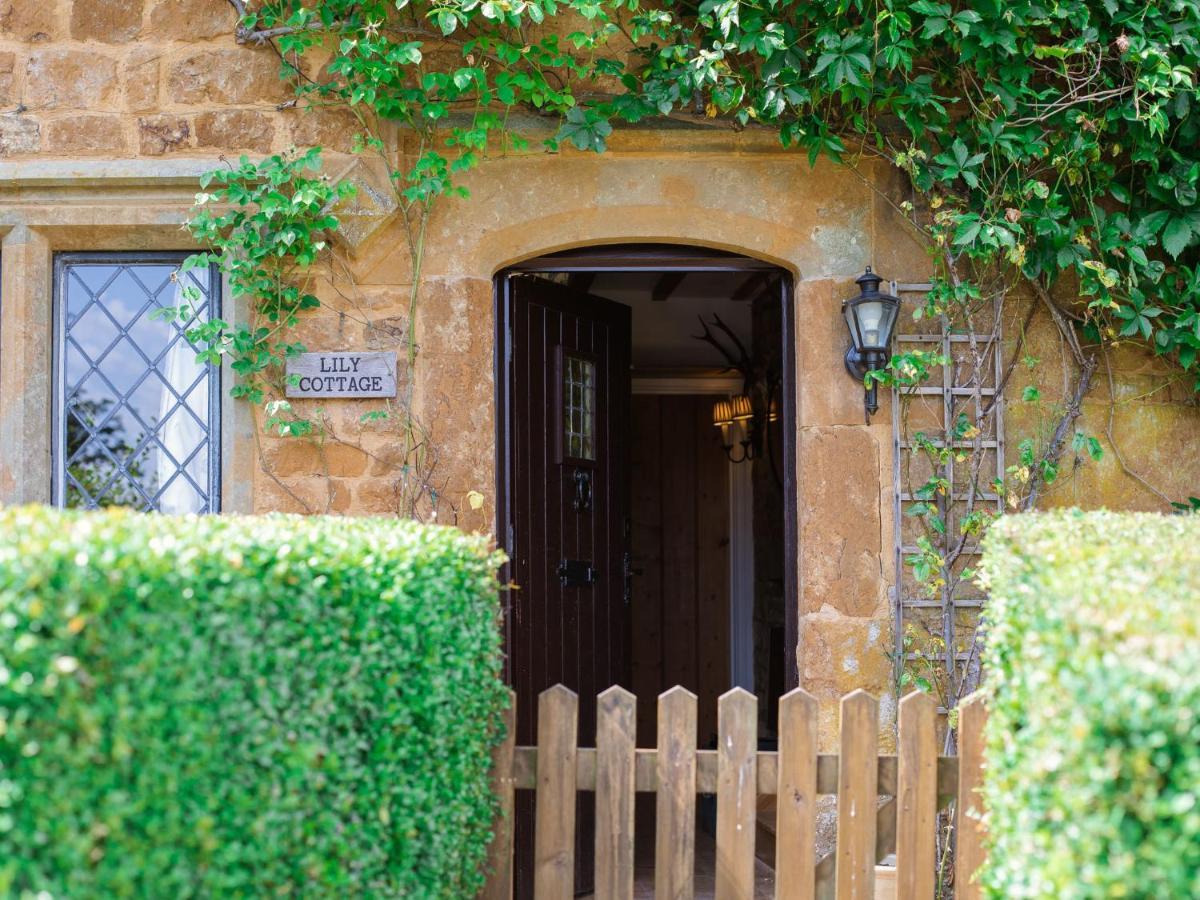 Lily Cottage Tew Екстериор снимка