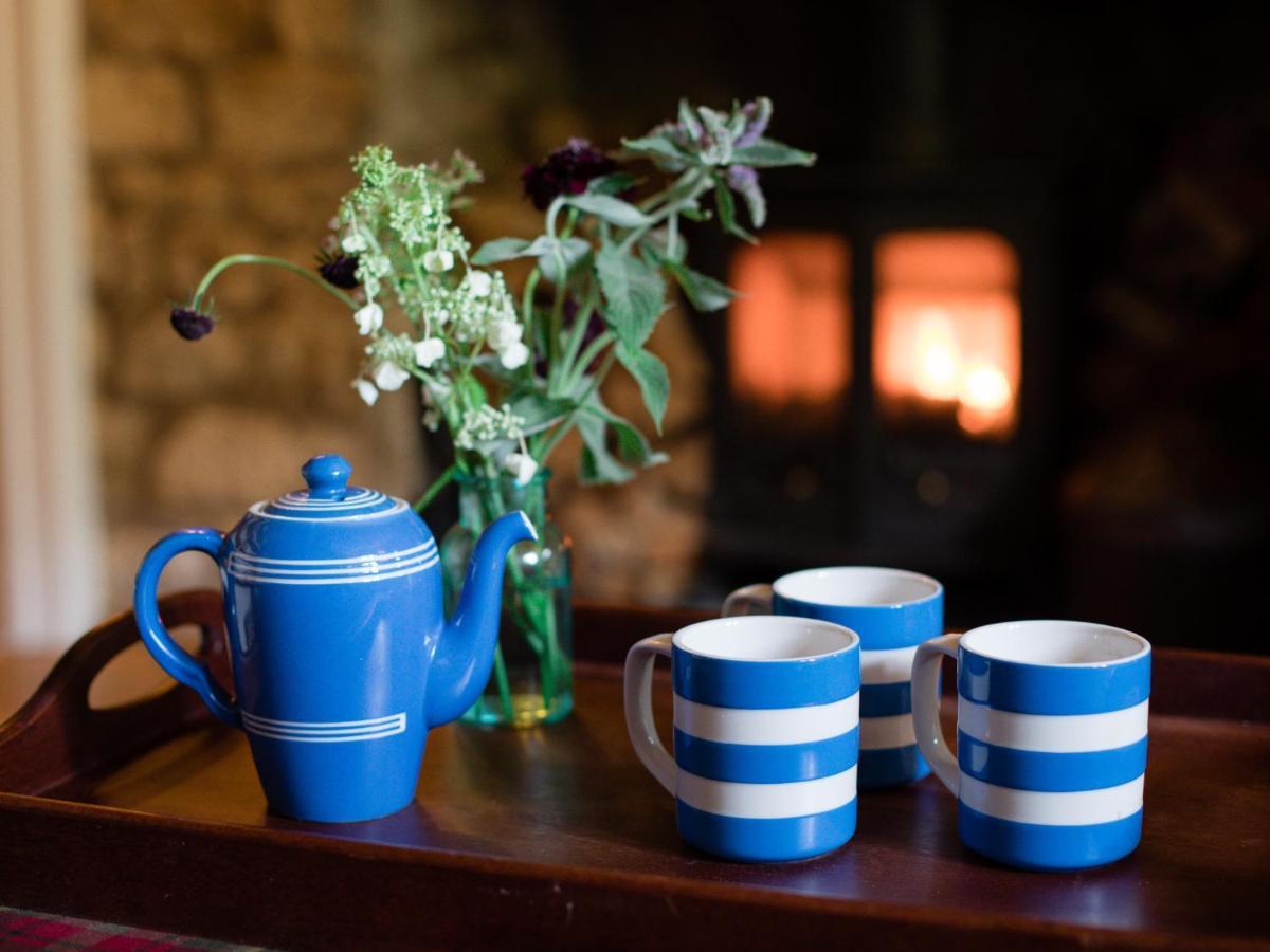 Lily Cottage Tew Екстериор снимка