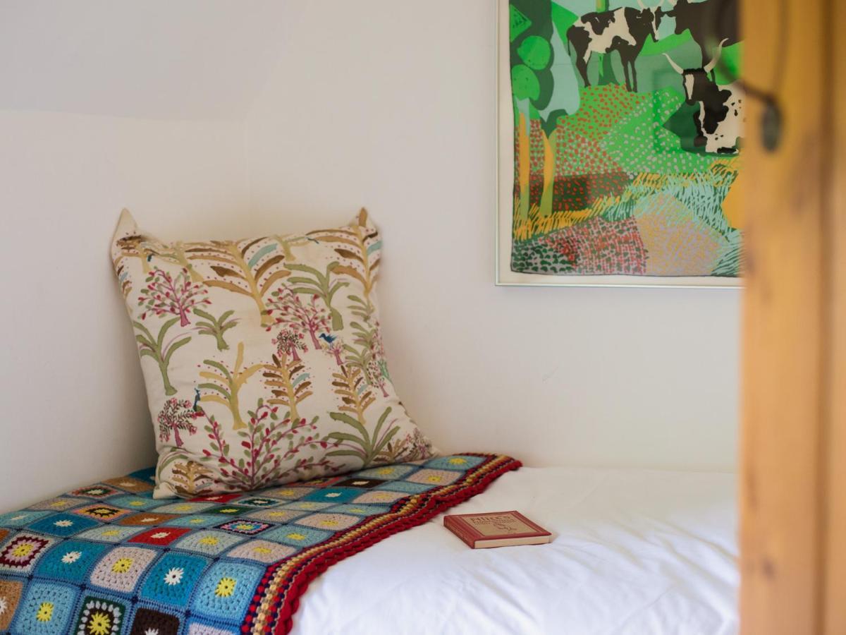 Lily Cottage Tew Екстериор снимка
