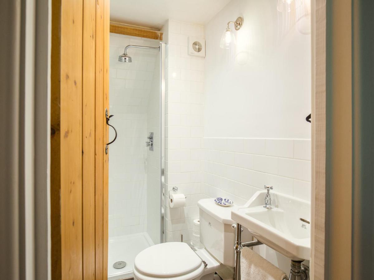 Lily Cottage Tew Екстериор снимка